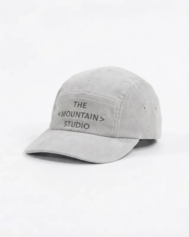 The Mountain Studio C-18 caps Feather Gray cordfløyel