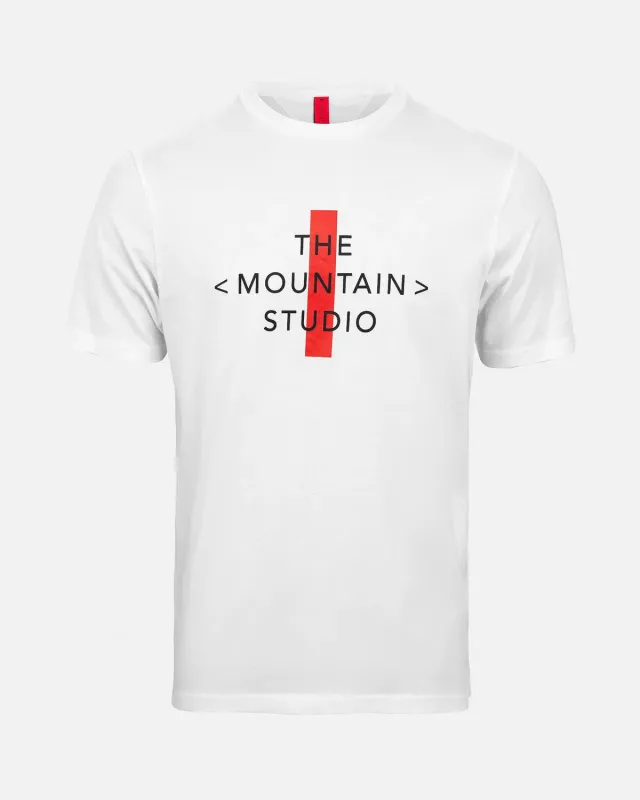 The Mountain Studio T-8 Cross Logo t-skjorte White økologisk bomull
