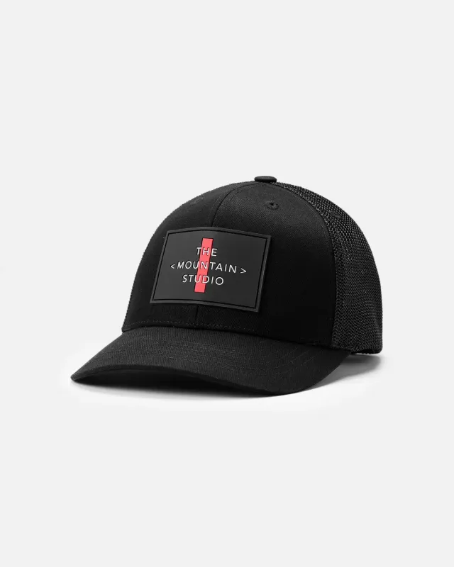 The Mountain Studio C-7 Mesh Cross Logo caps svart ventilert